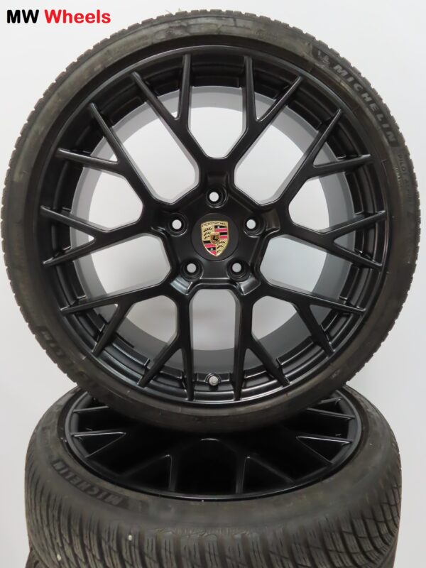 Originele Porsche 911 992 RS Spyder 20-21 inch velgen met winterbanden