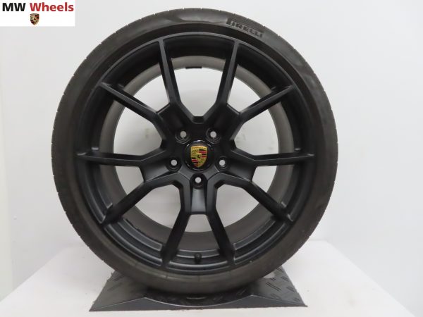 Originele Porsche Taycan 21 inch velgen RS Spyder met Pirelli zomerbanden - Afbeelding 2