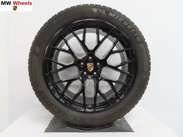 Originele Porsche Macan 20 inch velgen GTS RS Spyder met Michelin winterbanden - Afbeelding 3