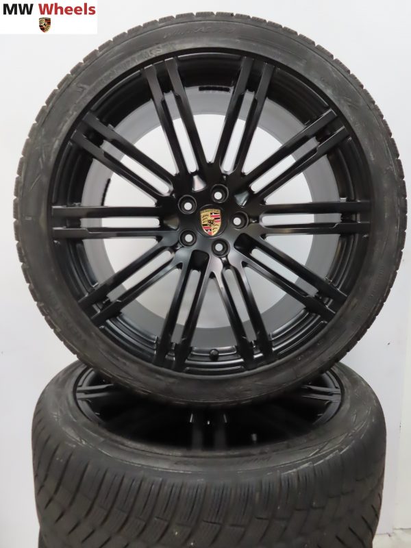 Originele Porsche Macan Turbo III 21 inch velgen met winterbanden